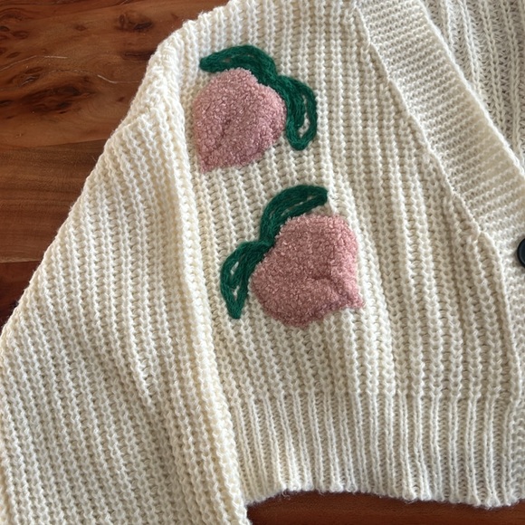 Hand knit Loose Cropped Cardigan Sweater with 3D Fuzzy Peaches women’s med/lrg - Picture 5 of 14